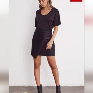VETTA Leatherette Skirt Sz 4 NWT